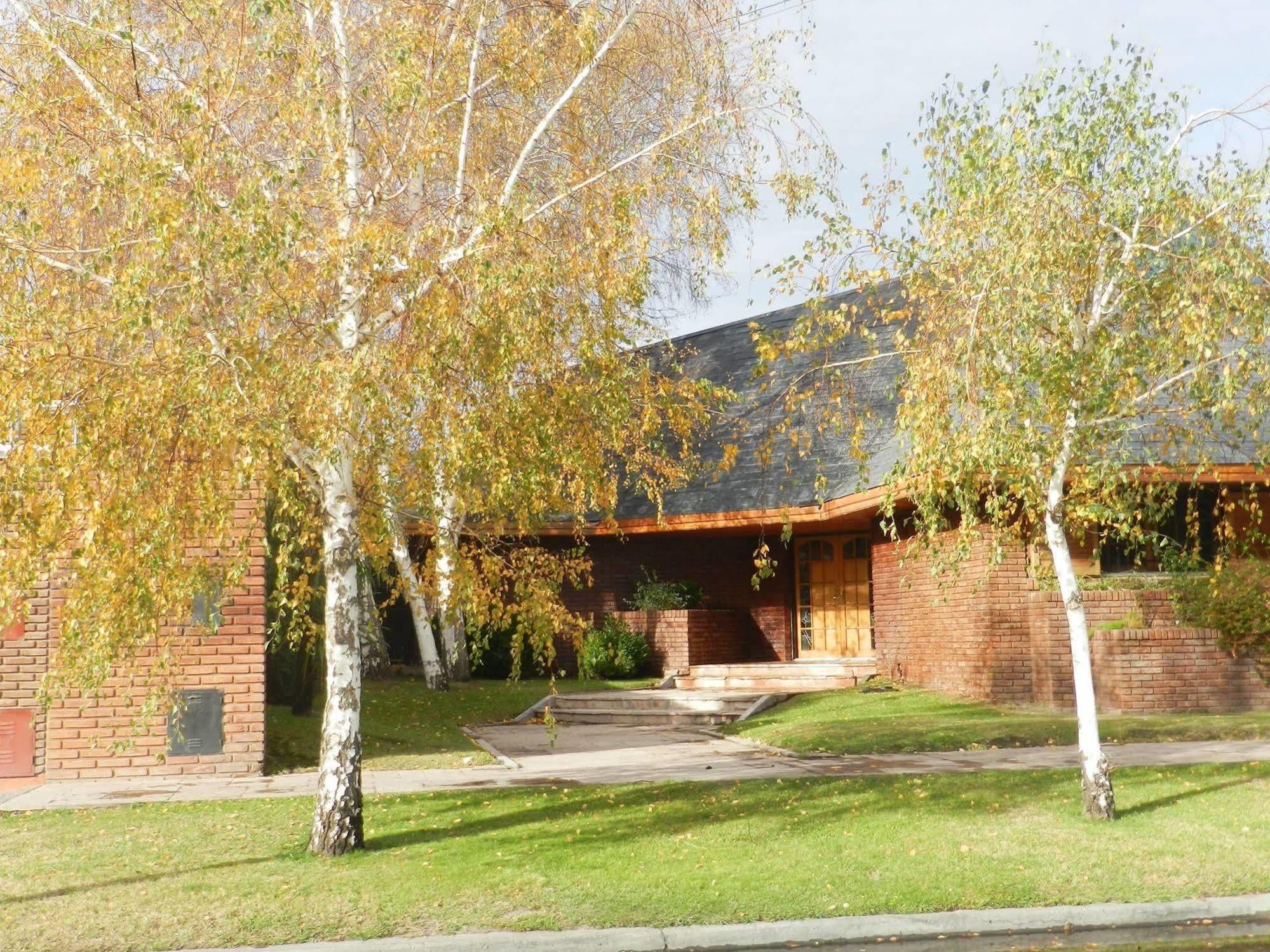 La Casona Del Rio Hotel Neuquen Exterior photo
